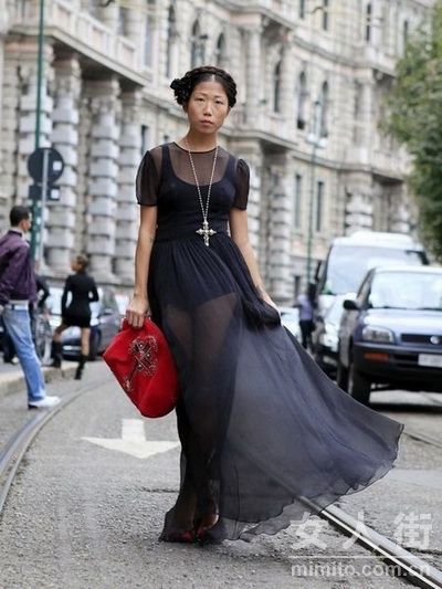 今夏巴黎街头最IN的17款连衣裙
